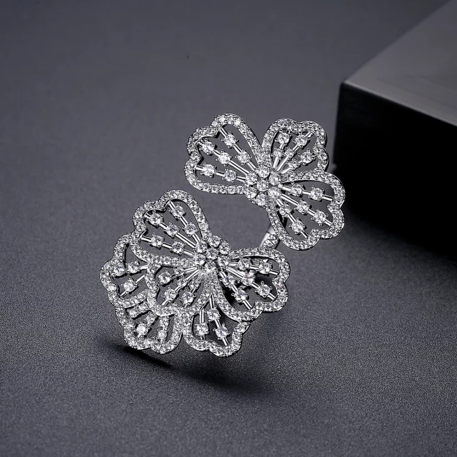 Luxury White Stone Flower Ring