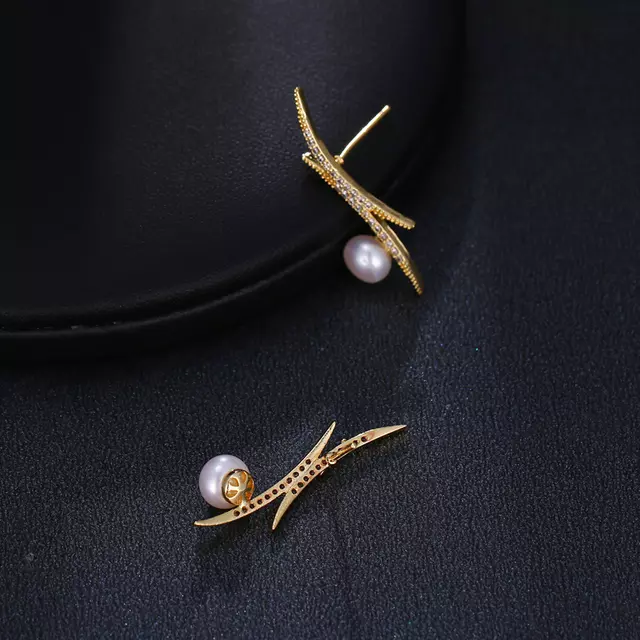 Stylish Gold Earring with Pearl