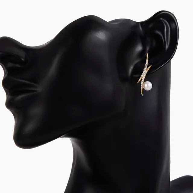 Stylish Gold Earring with Pearl