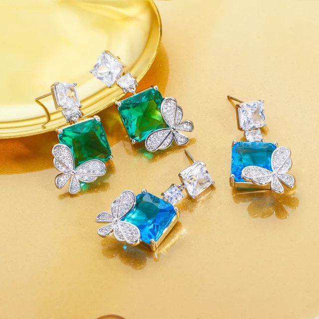 Elegant Silver Stunner Earring