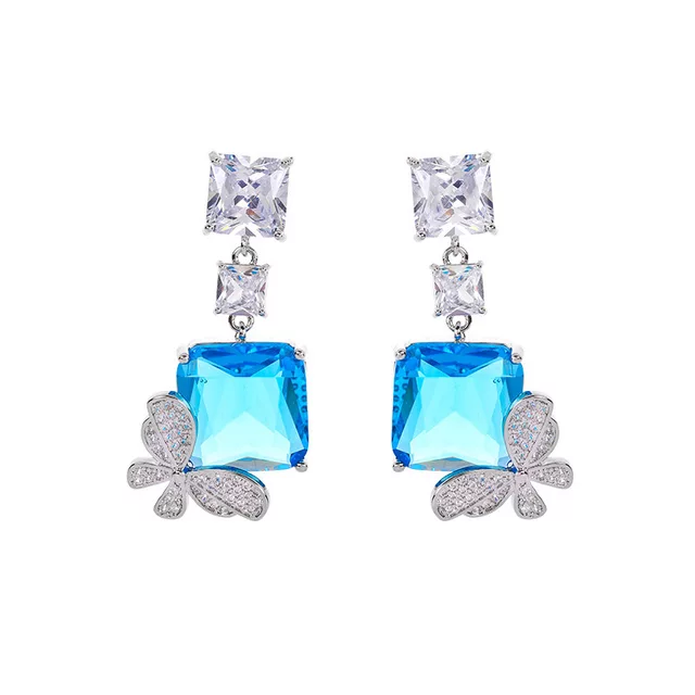 Elegant Silver Stunner Earring