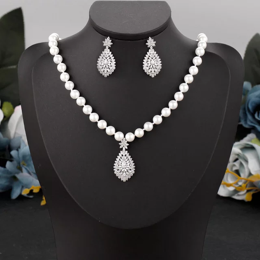 Beautiful Pearl Necklace Set