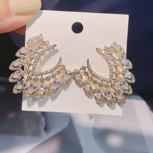 Stylish Gold Pendant Earring Set