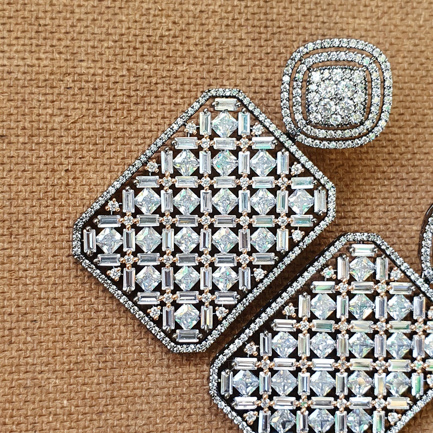 Stunning 2 tone Rectangle Earring