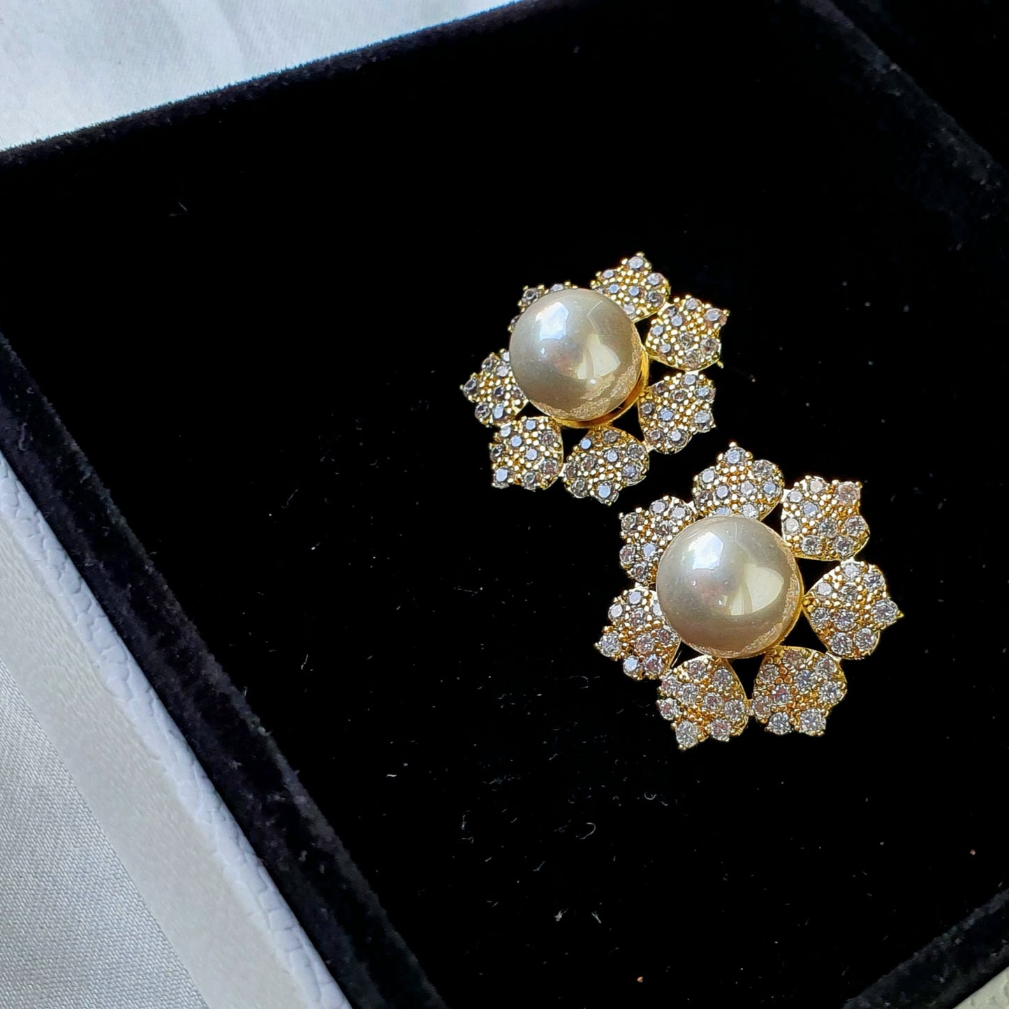 Exquisite Floral Pearl Earring
