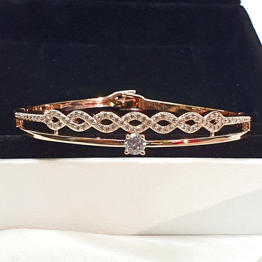 Elegant Twisted Design Bracelet with Solitaire Stone