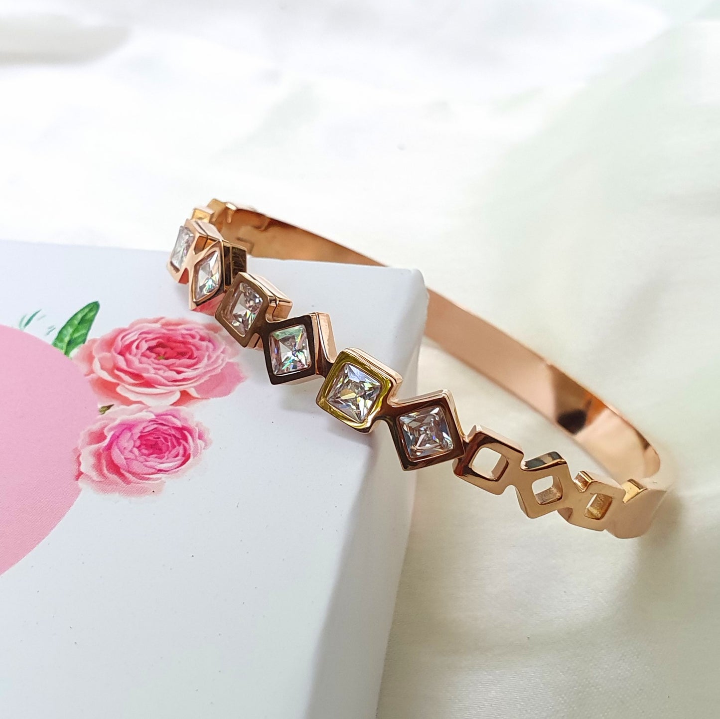 Anti Tarnish Geometrical Rosegold Bracelet