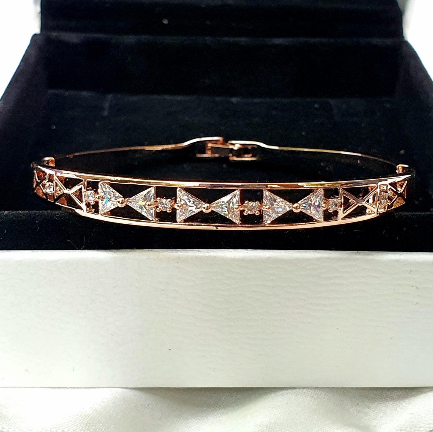 Pretty Bow Design Rosegold Bracelet